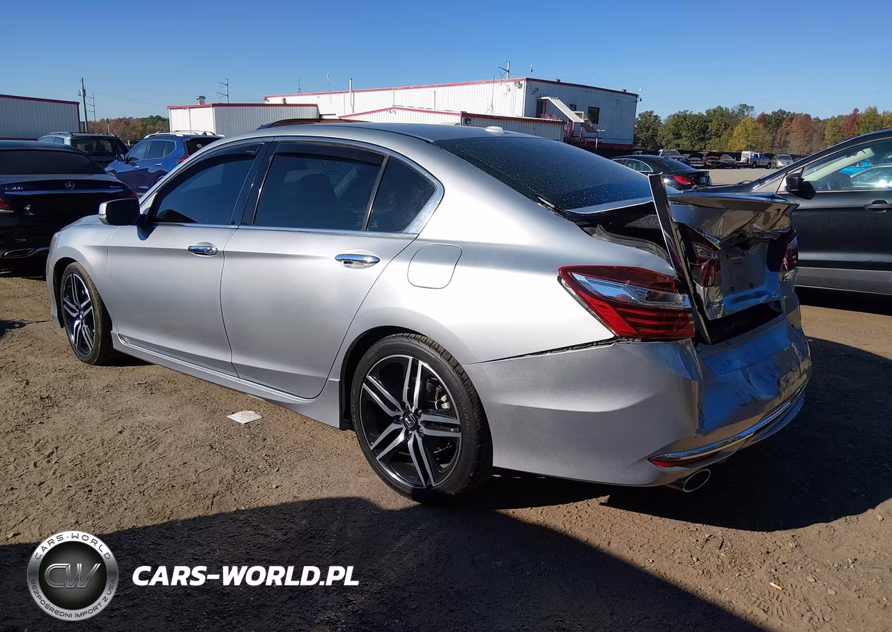 2017 Honda Accord Touring V6 VIN:1HGCR3F9XHA009211 - 3