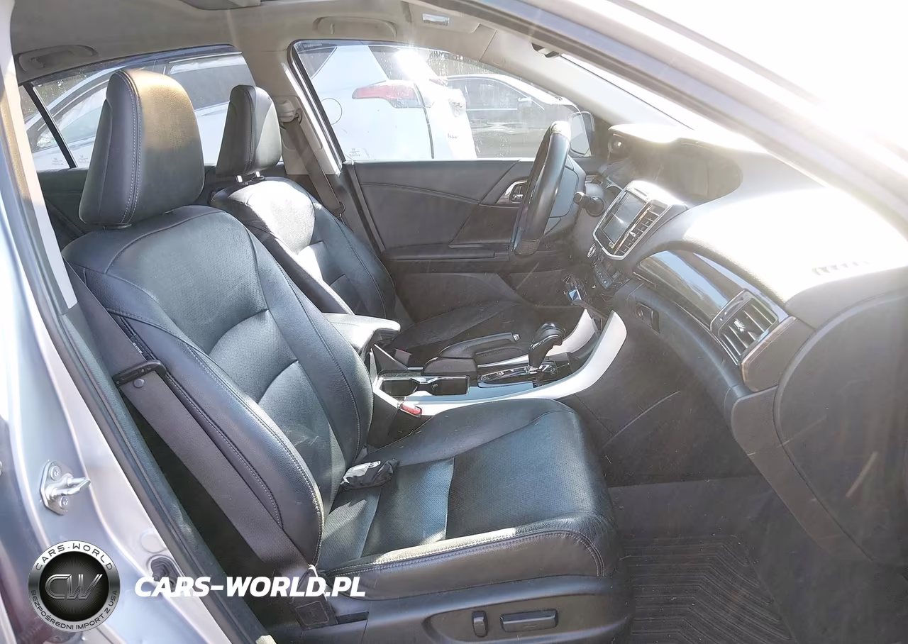 2017 Honda Accord Touring V6 VIN:1HGCR3F9XHA009211 - 5