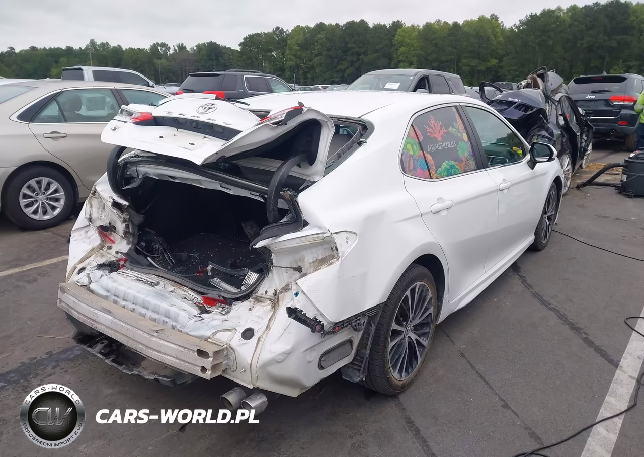 2018 Toyota Camry Se VIN:4T1B11HK5JU647260 - 4