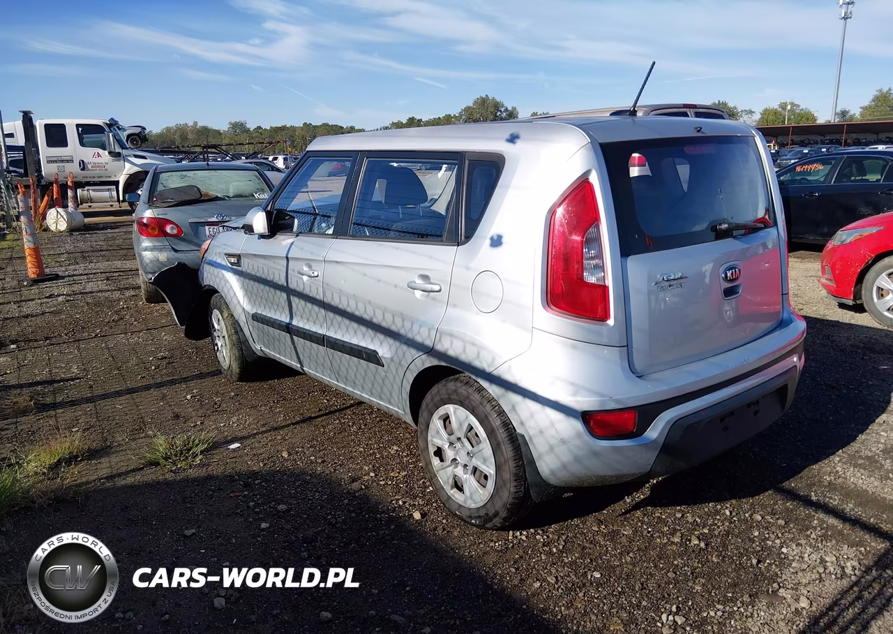 2013 Kia Soul VIN:KNDJT2A54D7758096 - 3
