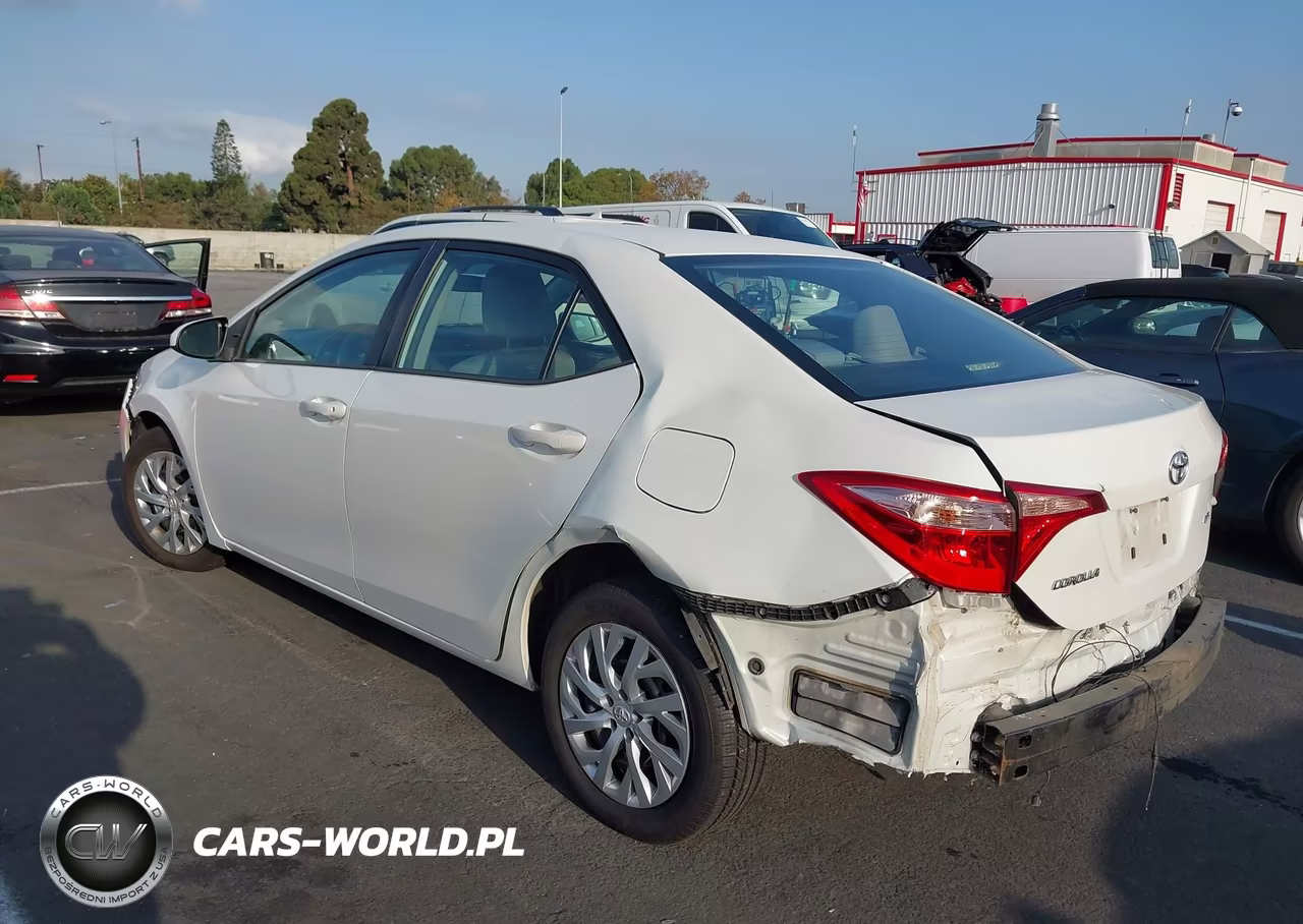 2017 Toyota Corolla Le VIN:5YFBURHE5HP735138 - 3