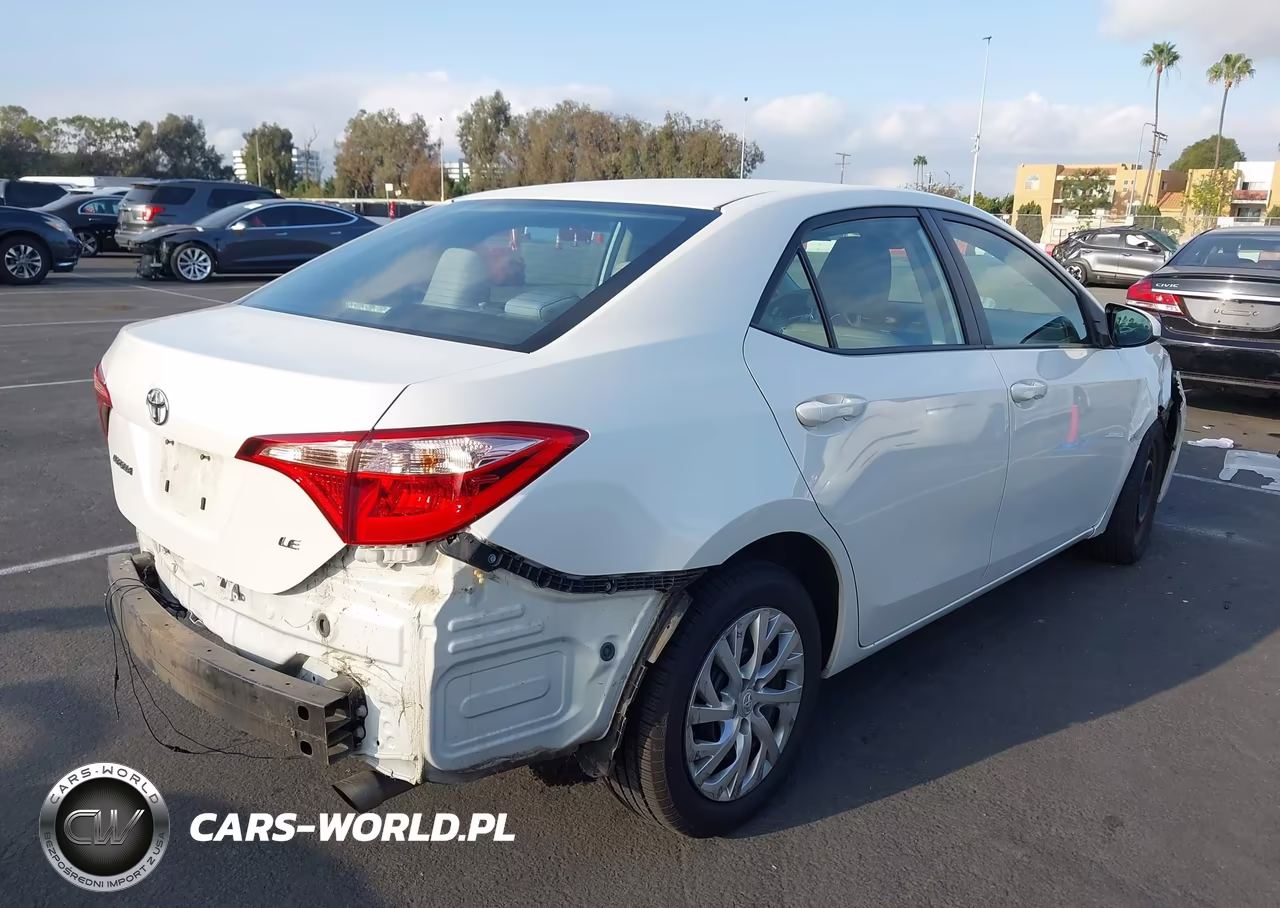 2017 Toyota Corolla Le VIN:5YFBURHE5HP735138 - 4