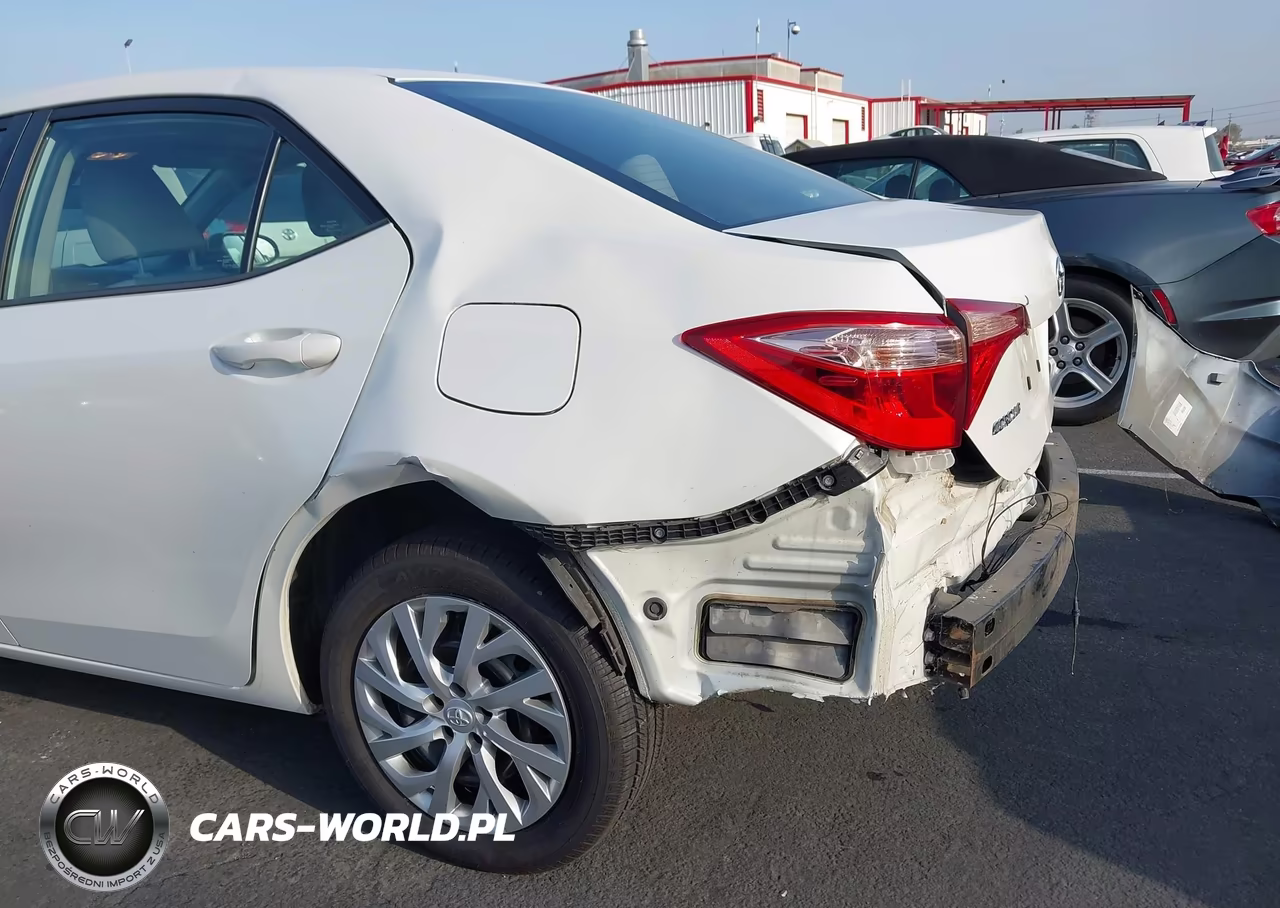 2017 Toyota Corolla Le VIN:5YFBURHE5HP735138 - 6