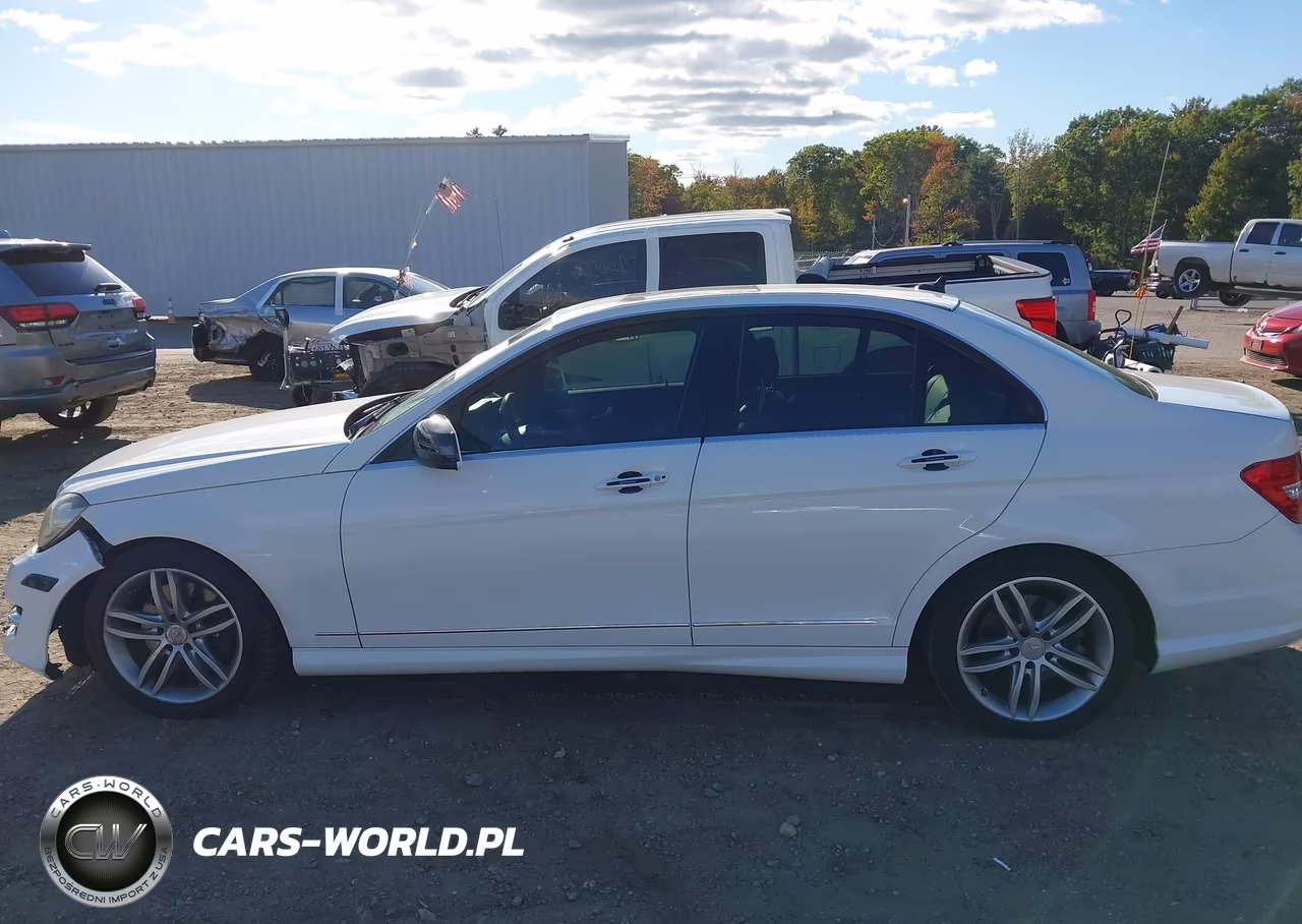 2014 Mercedes-Benz C 300 Sport 4Matic VIN:WDDGF8AB0EA933772 - 14