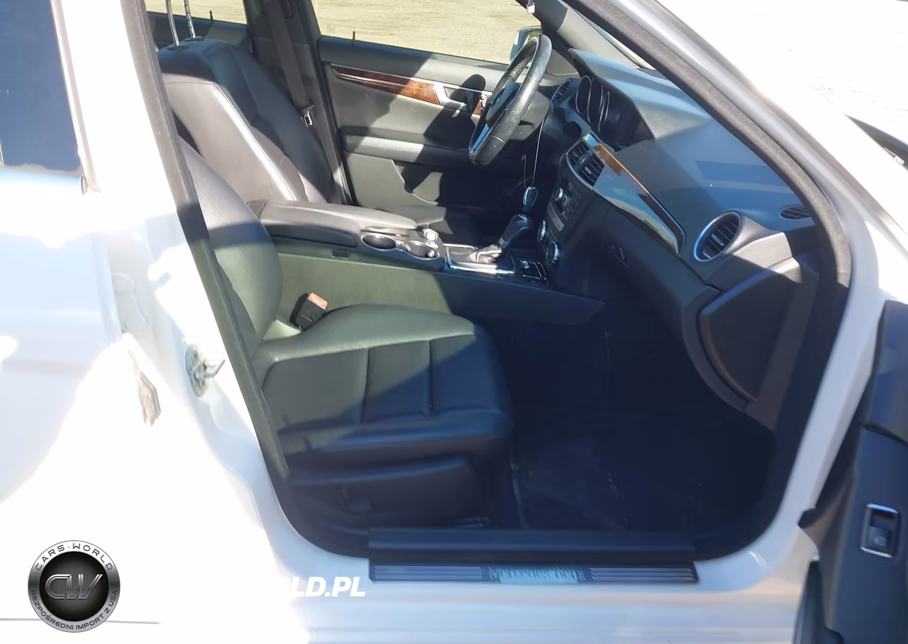 2014 Mercedes-Benz C 300 Sport 4Matic VIN:WDDGF8AB0EA933772 - 5