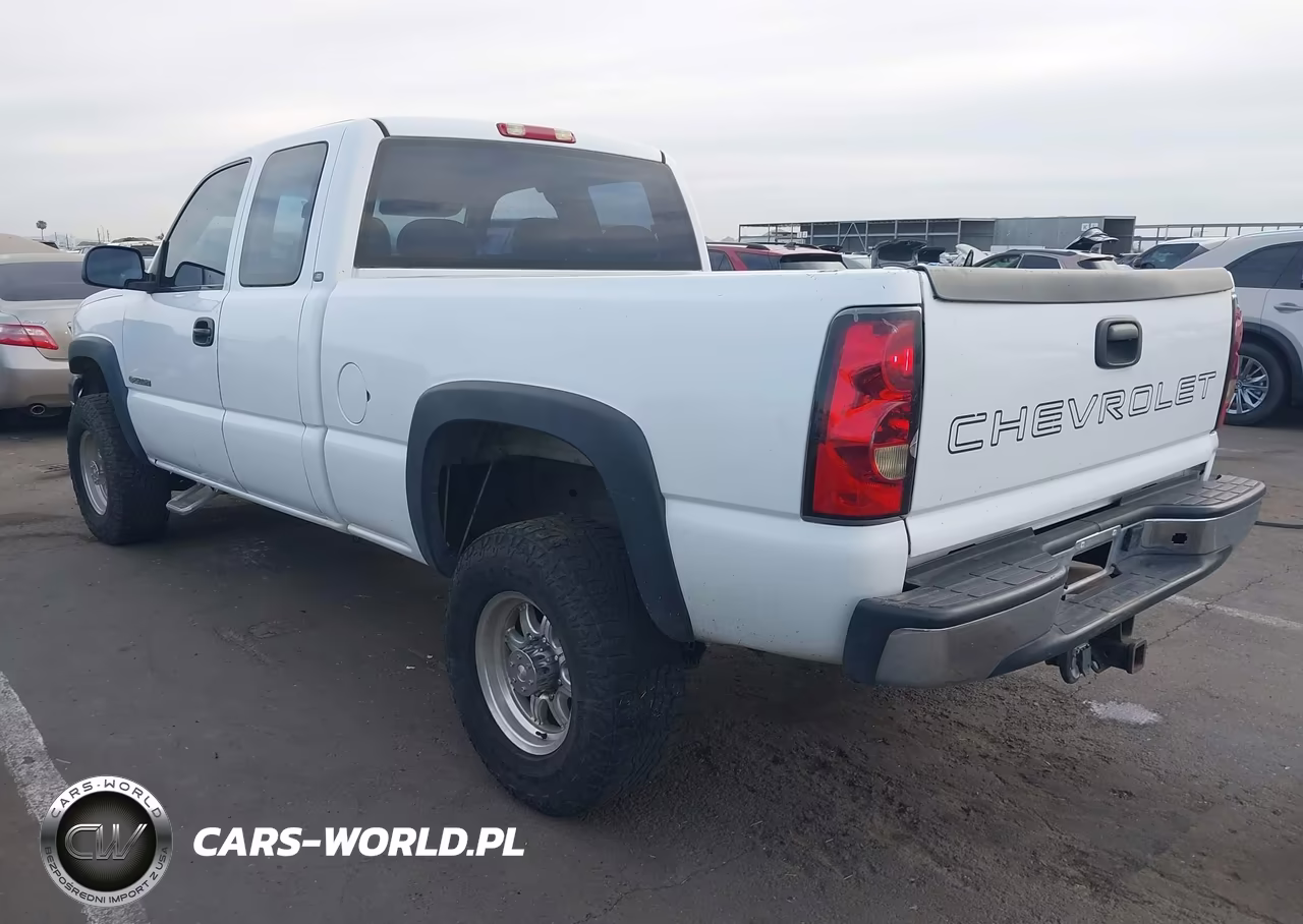2005 Chevrolet Silverado 2500Hd Work Truck VIN:1GCHC29U15E209219 - 3