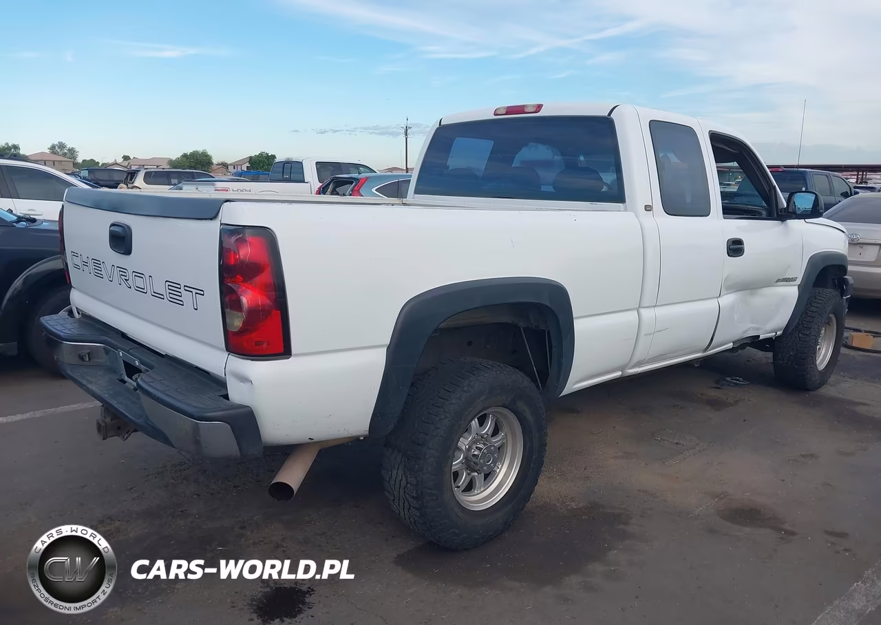 2005 Chevrolet Silverado 2500Hd Work Truck VIN:1GCHC29U15E209219 - 4