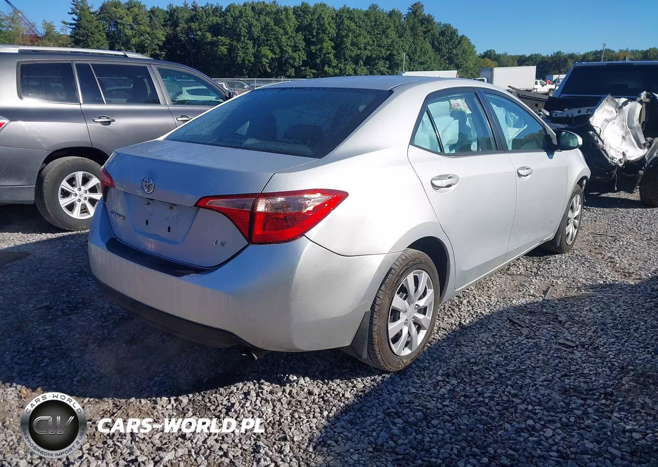 2017 Toyota Corolla Le VIN:2T1BURHE0HC875338 - 4