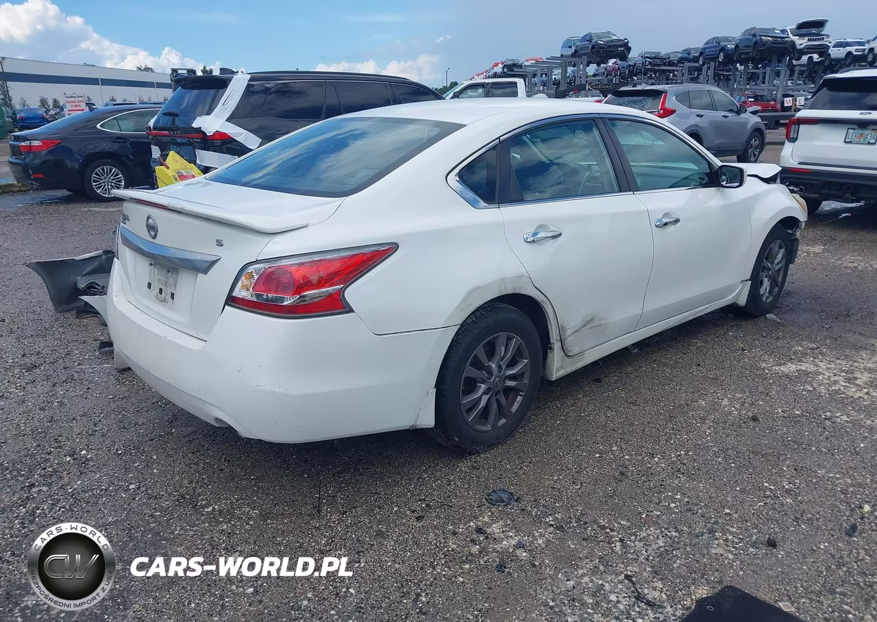 2015 Nissan Altima 2.5 S VIN:1N4AL3AP4FN360690 - 4