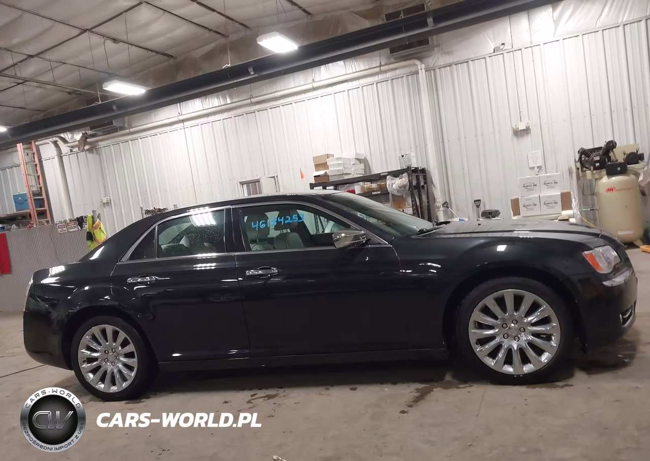 2014 Chrysler 300 Uptown Edition VIN:2C3CCAAG6EH327709 - 13