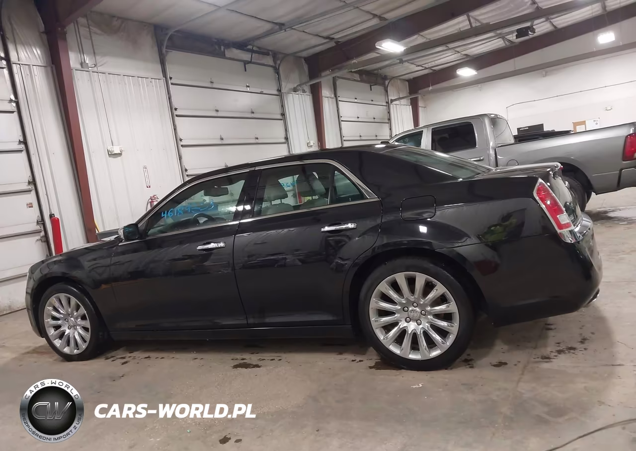 2014 Chrysler 300 Uptown Edition VIN:2C3CCAAG6EH327709 - 14