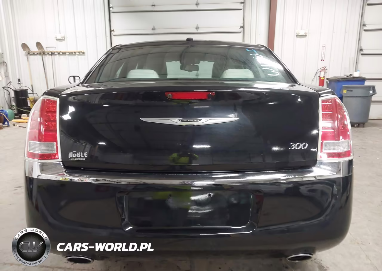 2014 Chrysler 300 Uptown Edition VIN:2C3CCAAG6EH327709 - 16
