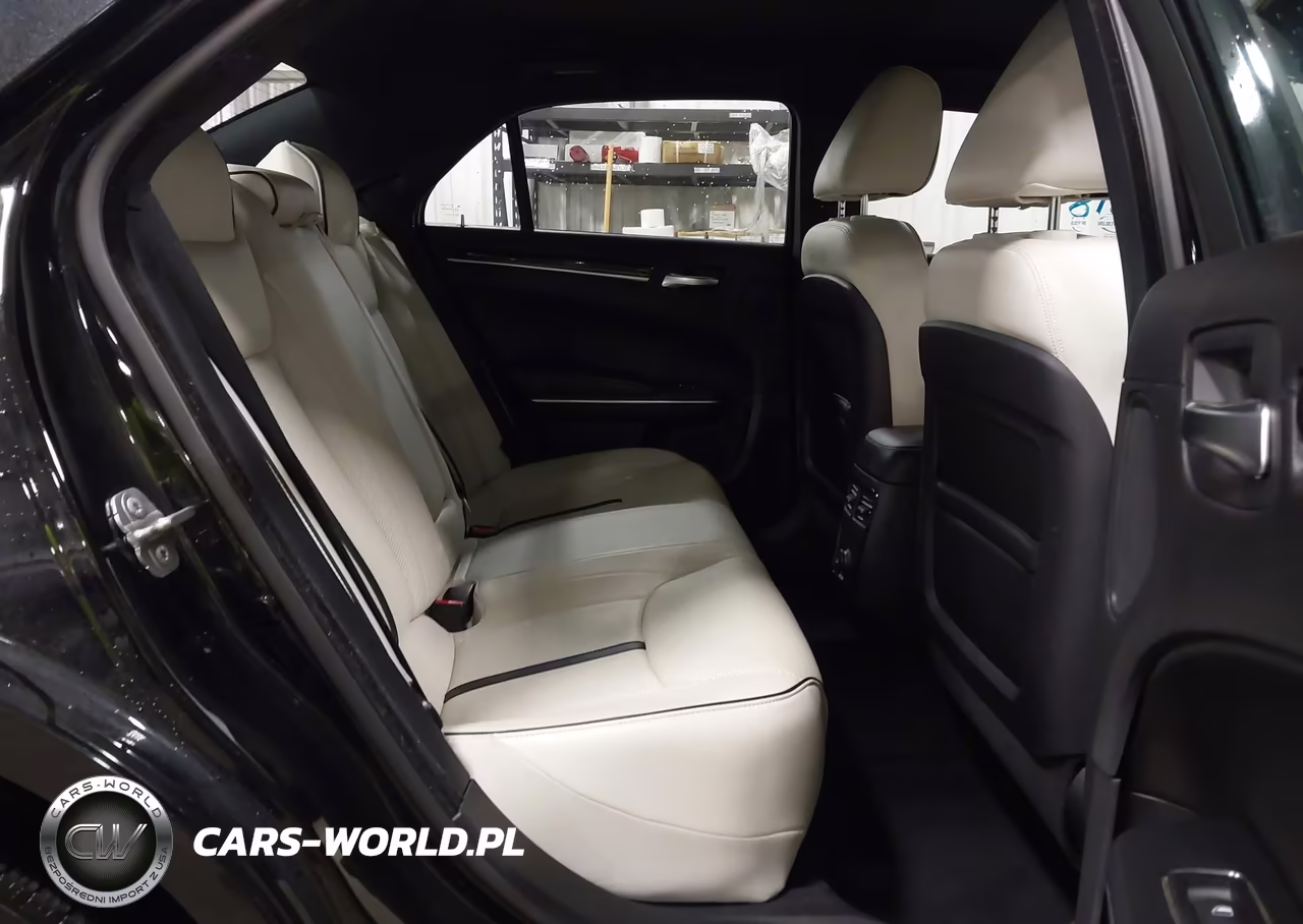 2014 Chrysler 300 Uptown Edition VIN:2C3CCAAG6EH327709 - 8