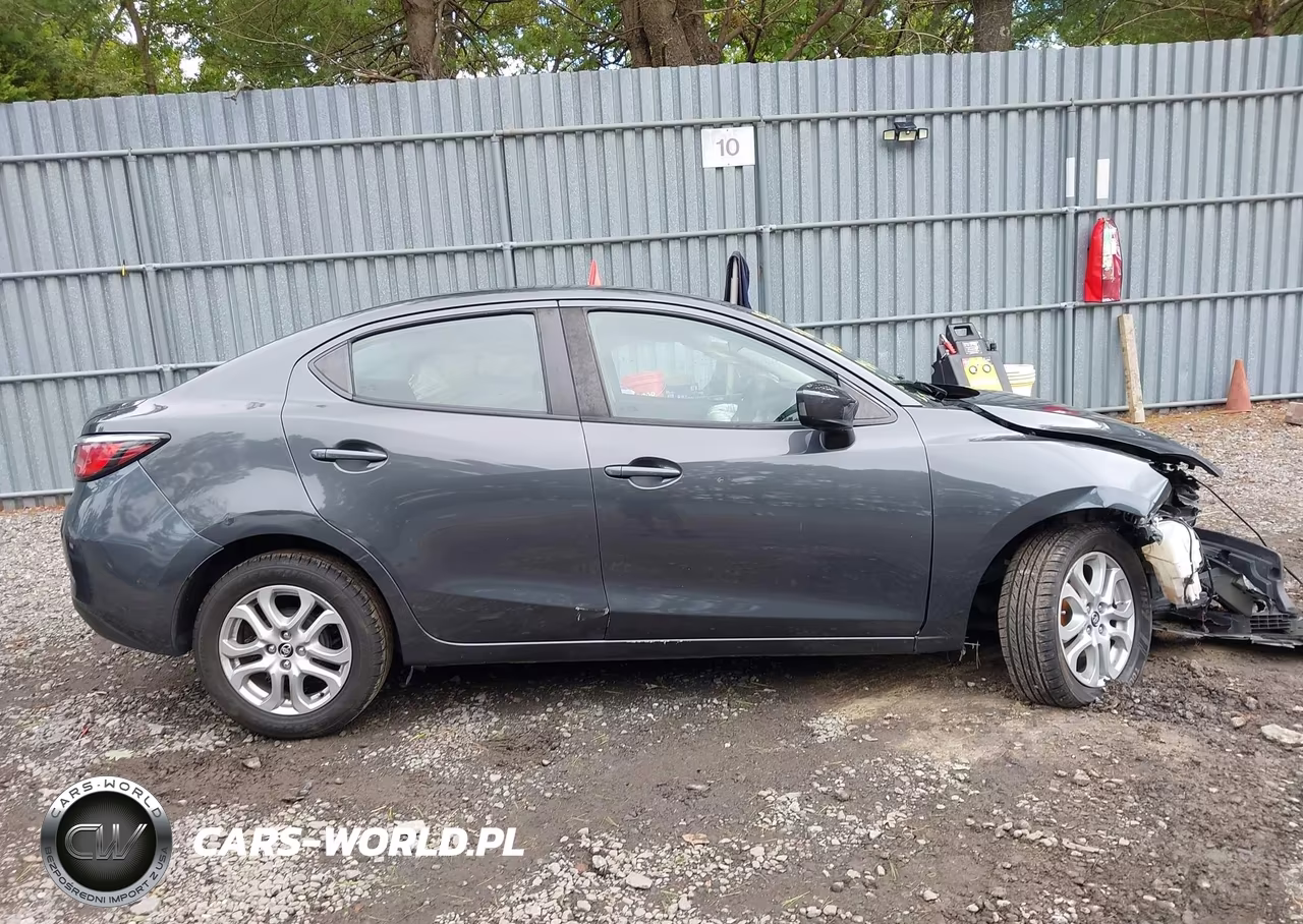 2018 Toyota Yaris Ia VIN:3MYDLBYV9JY324528 - 12