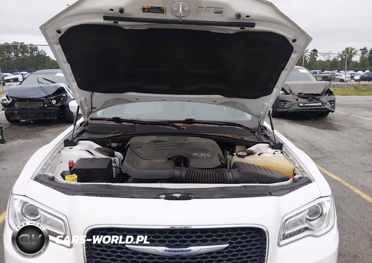 2021 Chrysler 300 Touring VIN:2C3CCAAG7MH512026 - 10
