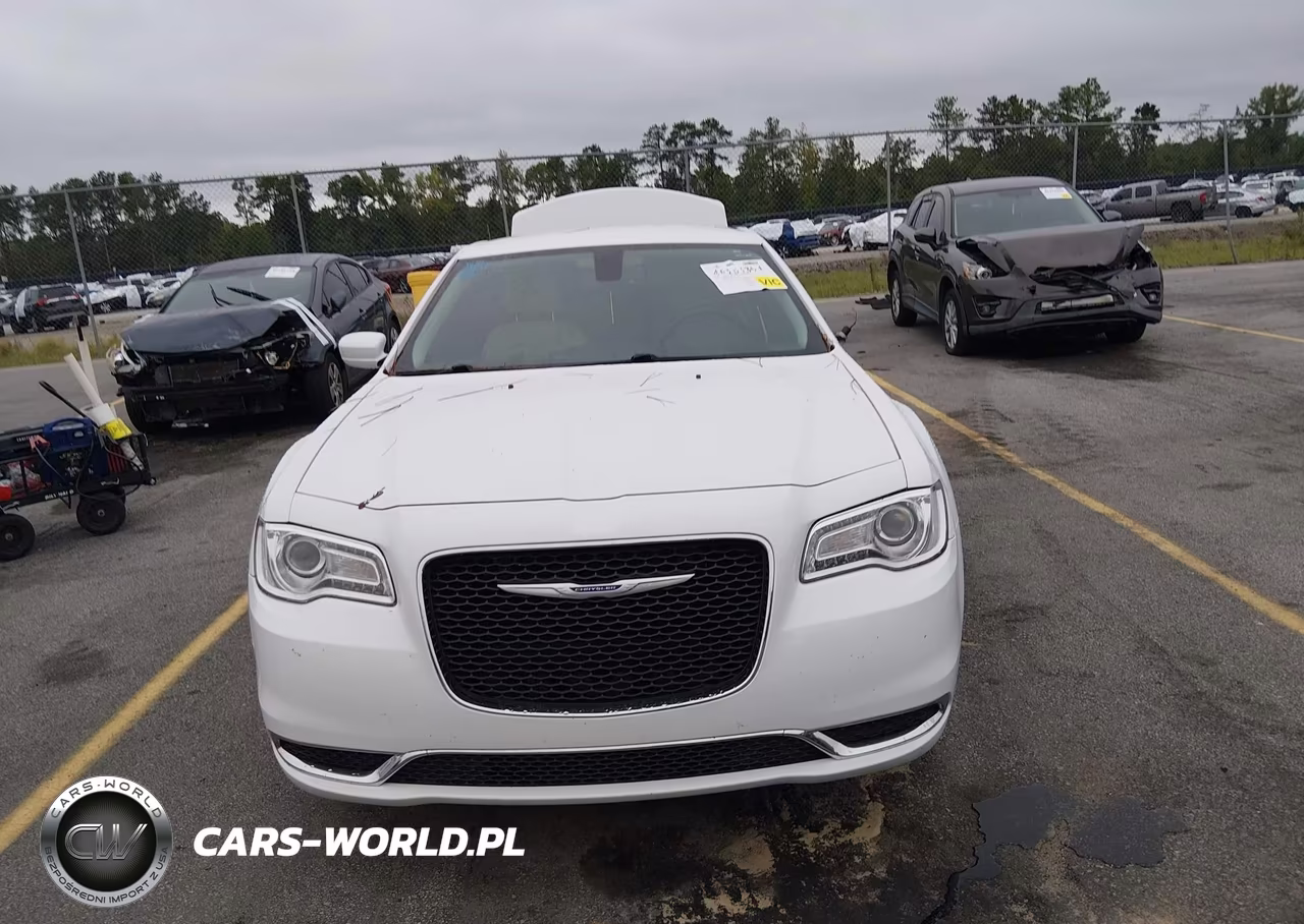 2021 Chrysler 300 Touring VIN:2C3CCAAG7MH512026 - 13