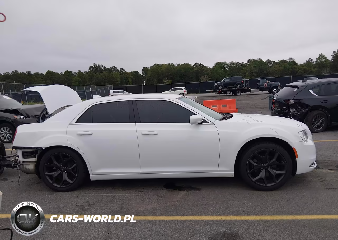 2021 Chrysler 300 Touring VIN:2C3CCAAG7MH512026 - 14