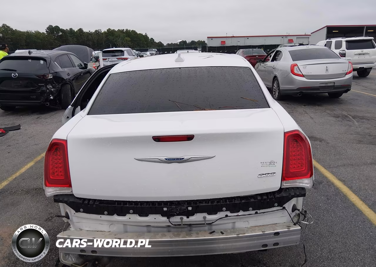 2021 Chrysler 300 Touring VIN:2C3CCAAG7MH512026 - 17