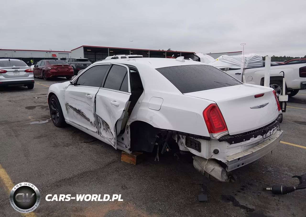 2021 Chrysler 300 Touring VIN:2C3CCAAG7MH512026 - 3