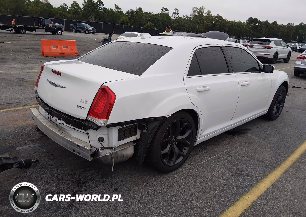 2021 Chrysler 300 Touring VIN:2C3CCAAG7MH512026 - 4