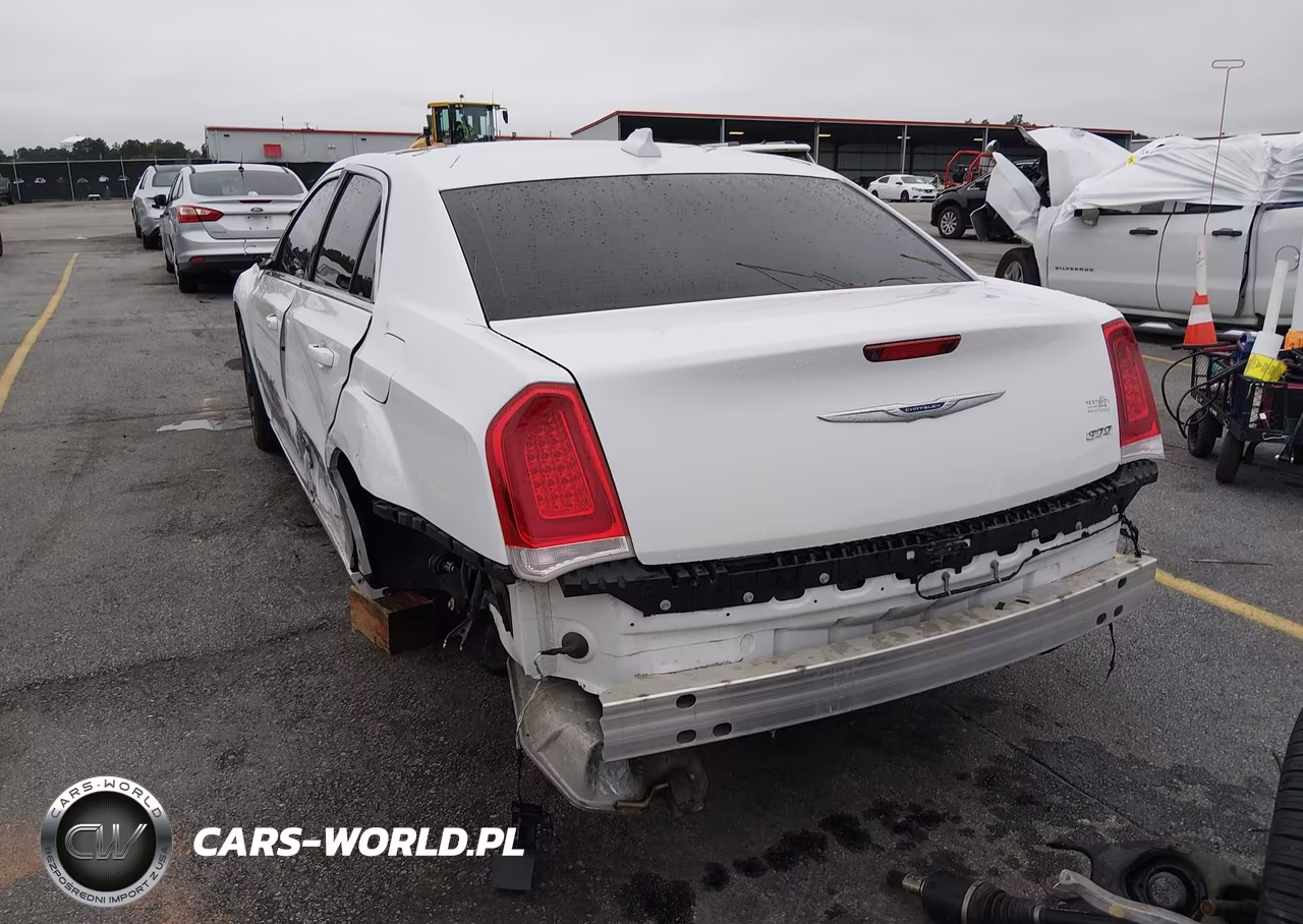 2021 Chrysler 300 Touring VIN:2C3CCAAG7MH512026 - 6