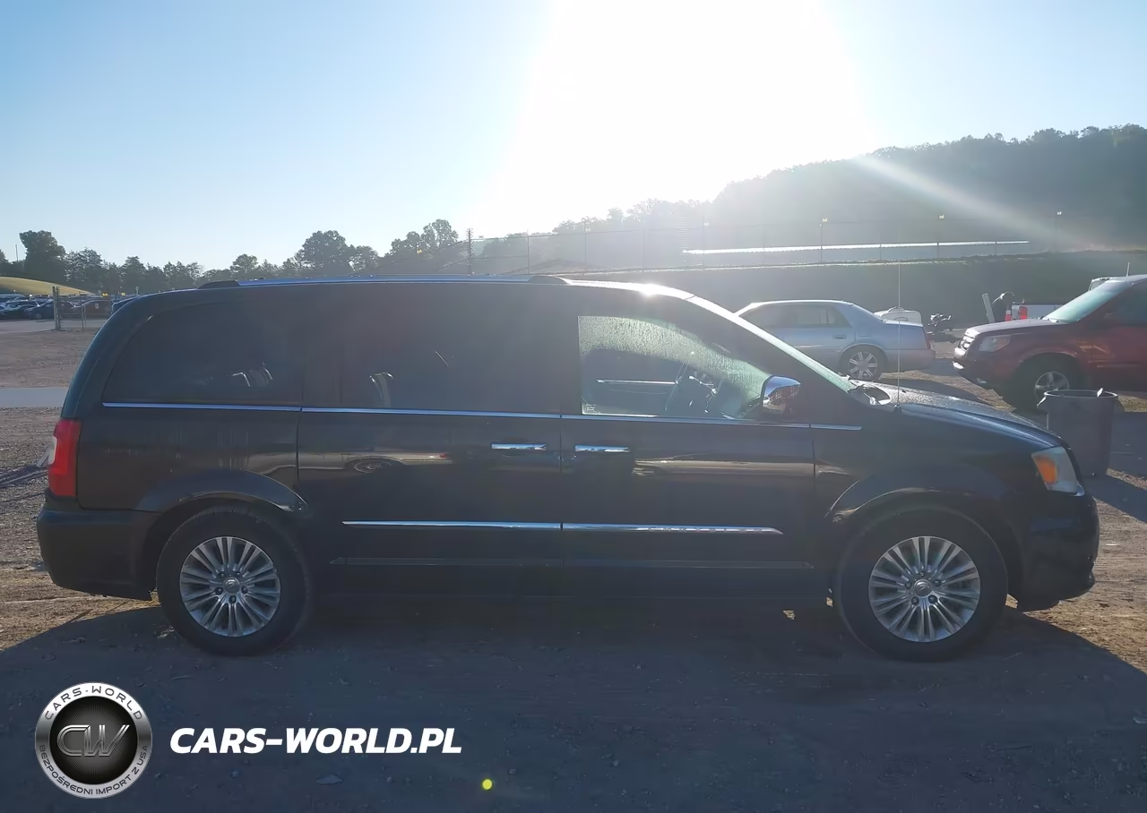 2013 Chrysler Town & Country Limited VIN:2C4RC1GGXDR589710 - 13