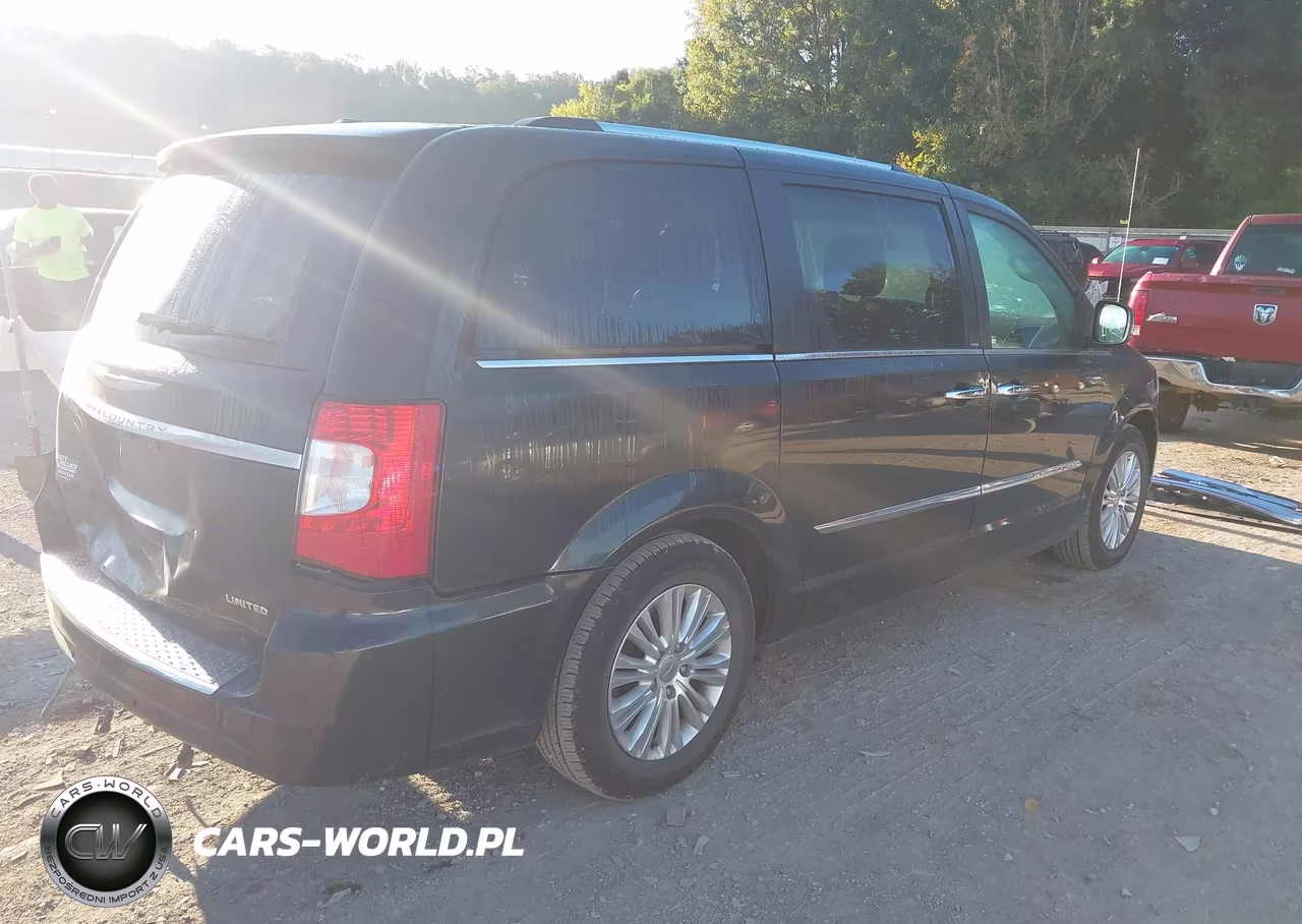 2013 Chrysler Town & Country Limited VIN:2C4RC1GGXDR589710 - 4