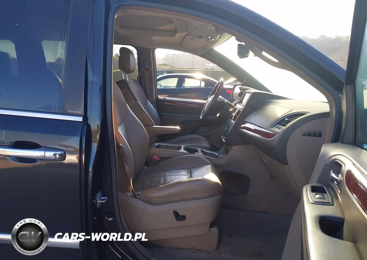 2013 Chrysler Town & Country Limited VIN:2C4RC1GGXDR589710 - 5