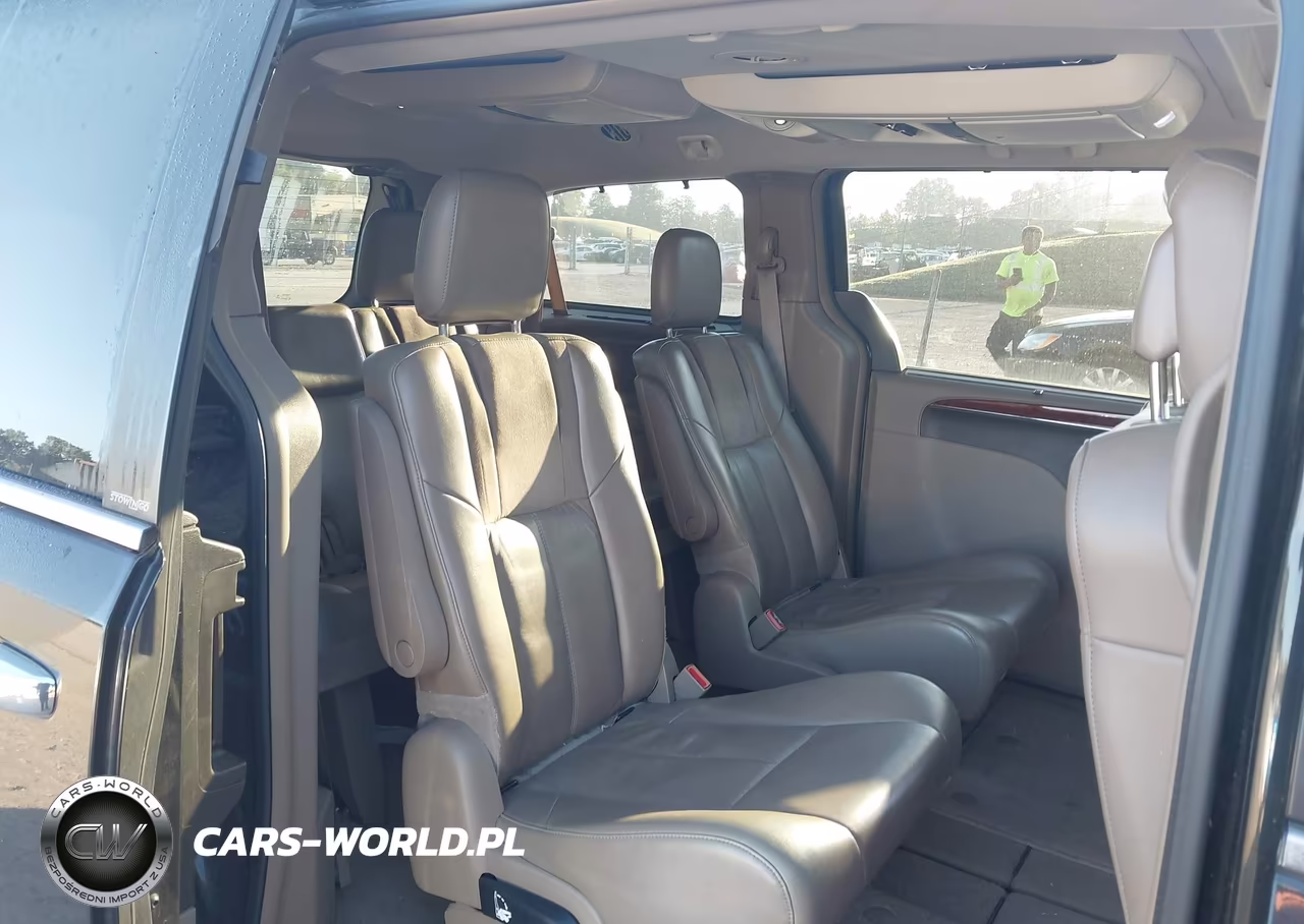 2013 Chrysler Town & Country Limited VIN:2C4RC1GGXDR589710 - 8