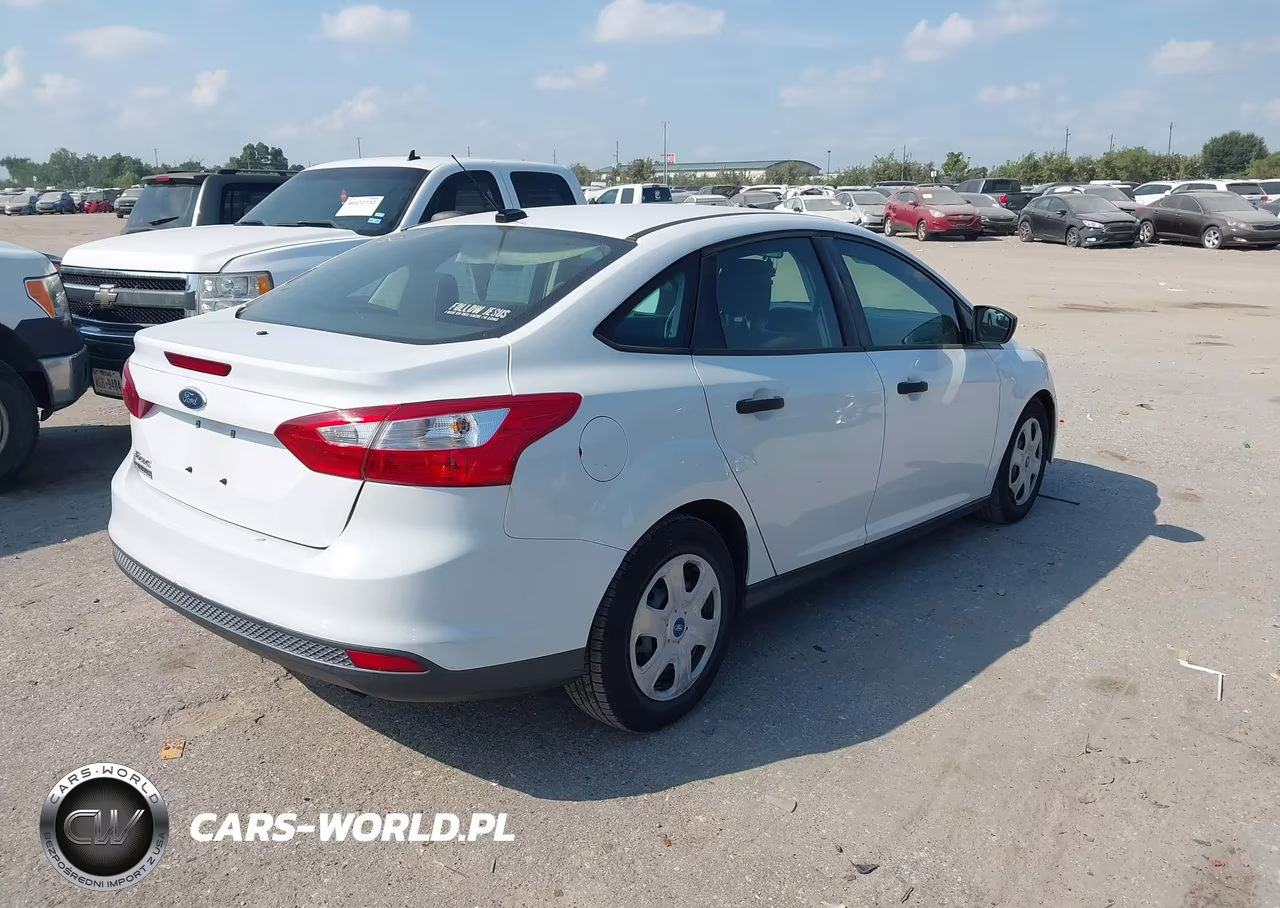 2012 Ford Focus S VIN:1FAHP3E27CL237815 - 4