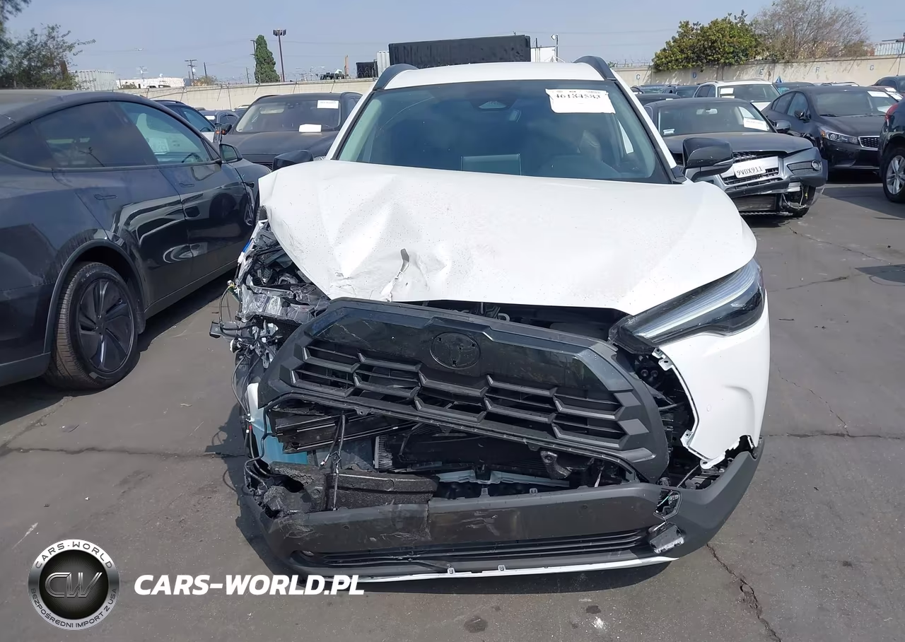 2026 Toyota Corolla Cross Xle VIN:7MUEAAAG7TV178158 - 13