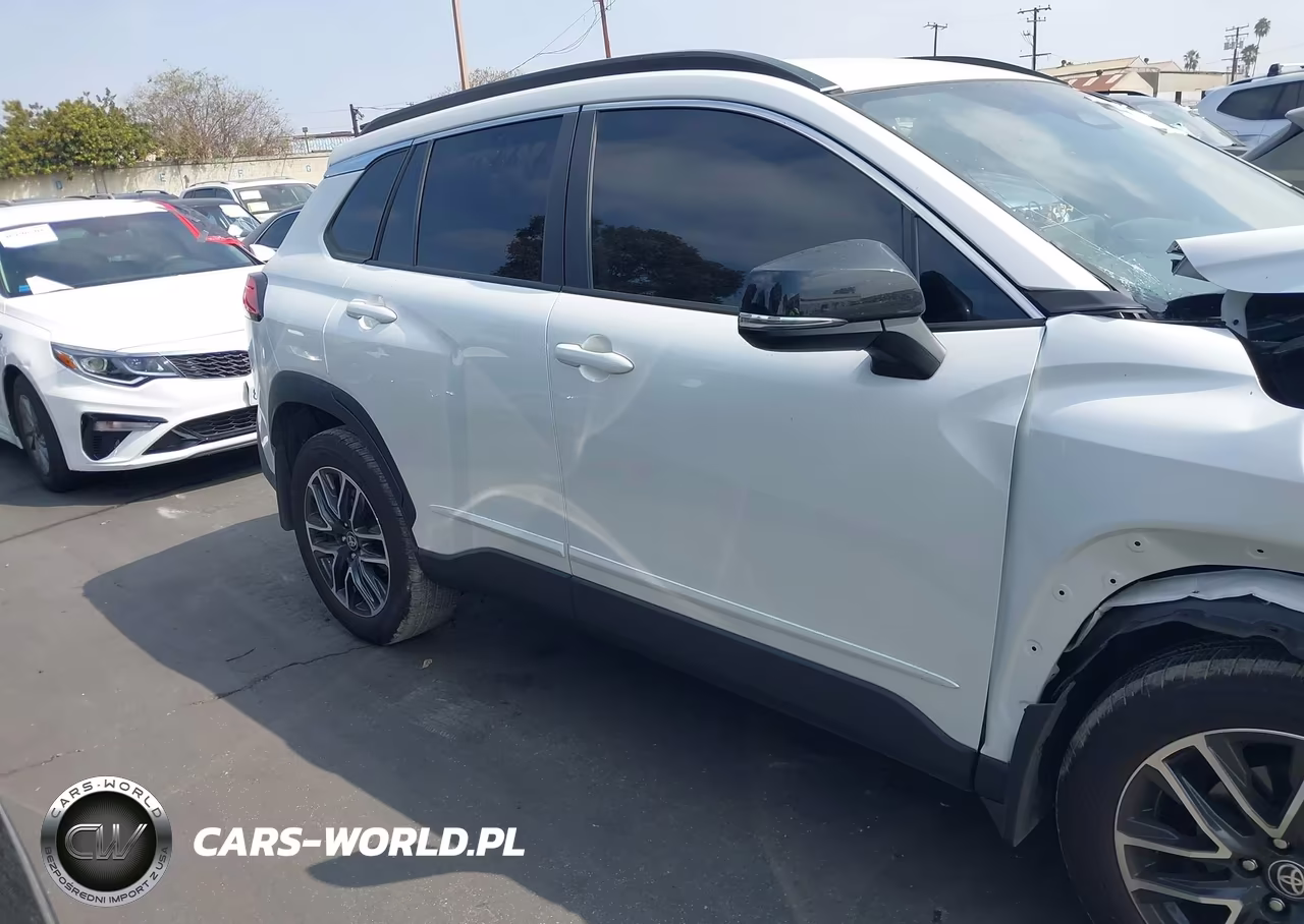 2026 Toyota Corolla Cross Xle VIN:7MUEAAAG7TV178158 - 14