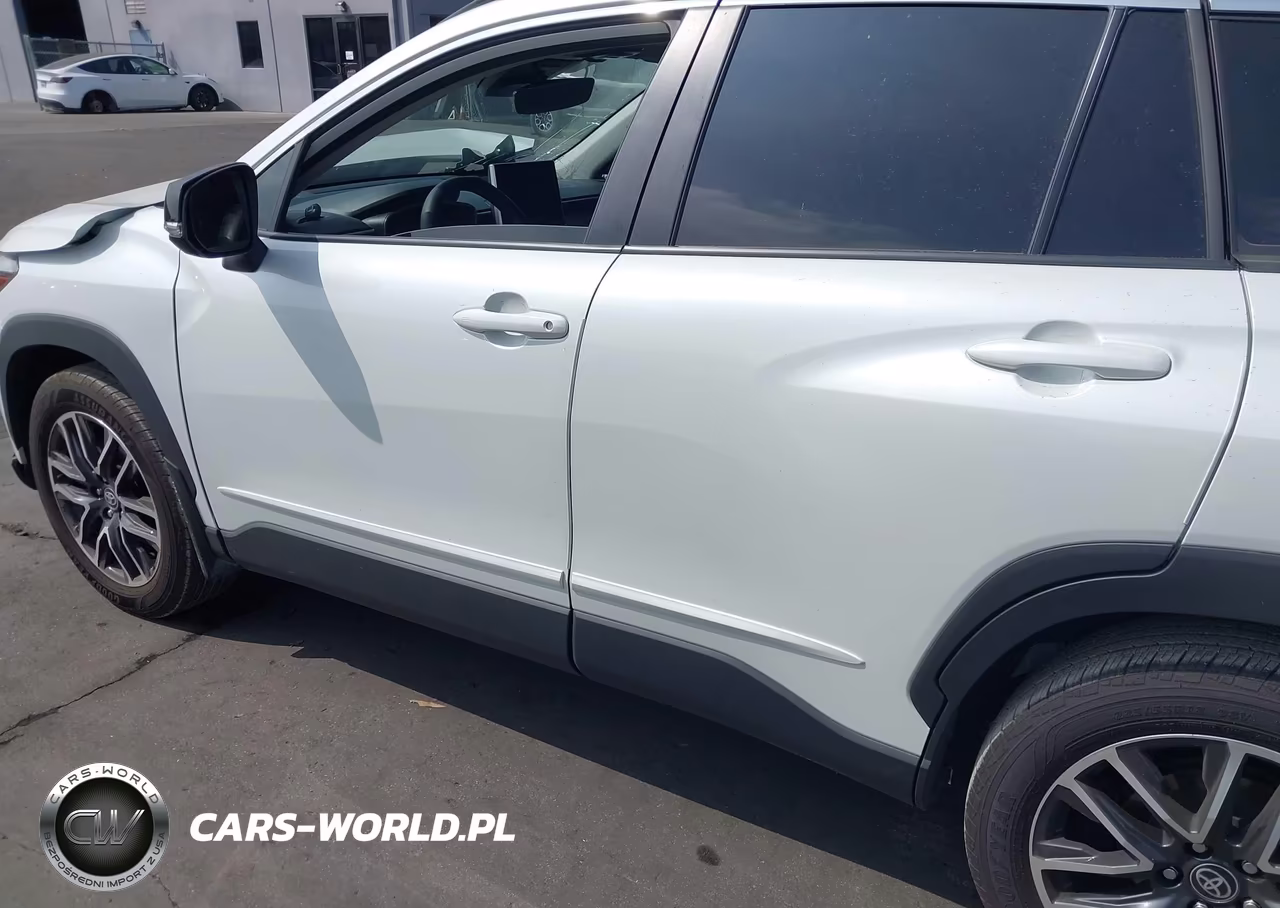 2026 Toyota Corolla Cross Xle VIN:7MUEAAAG7TV178158 - 15