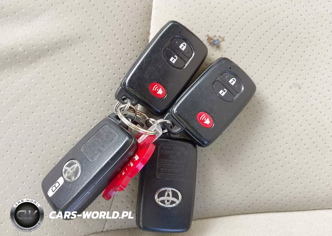 2015 Toyota Prius Three VIN:JTDKN3DU2F0435815 - 11