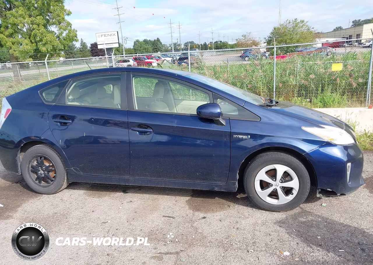 2015 Toyota Prius Three VIN:JTDKN3DU2F0435815 - 13