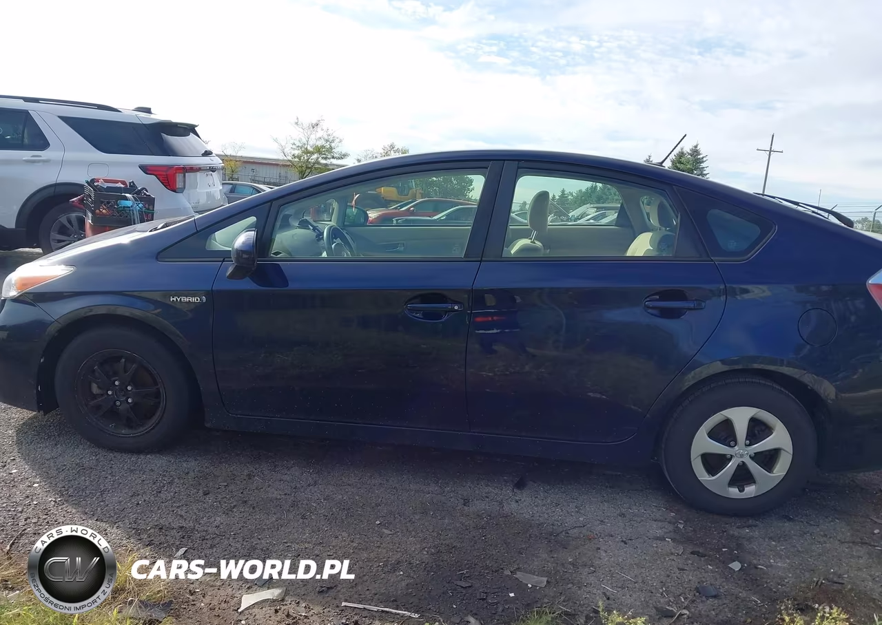 2015 Toyota Prius Three VIN:JTDKN3DU2F0435815 - 14