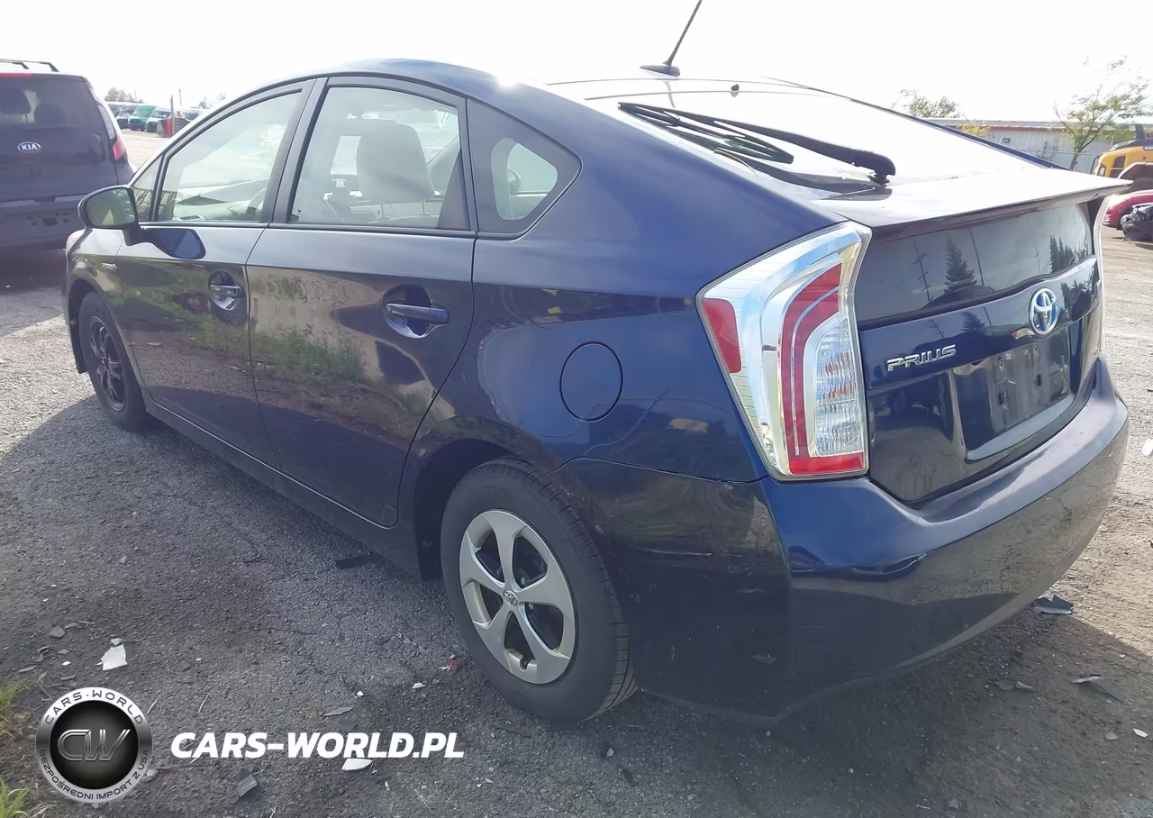 2015 Toyota Prius Three VIN:JTDKN3DU2F0435815 - 3