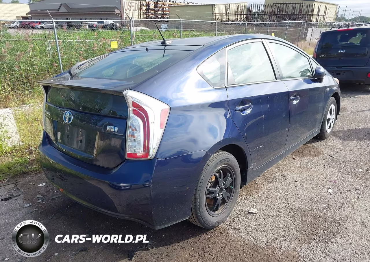 2015 Toyota Prius Three VIN:JTDKN3DU2F0435815 - 4