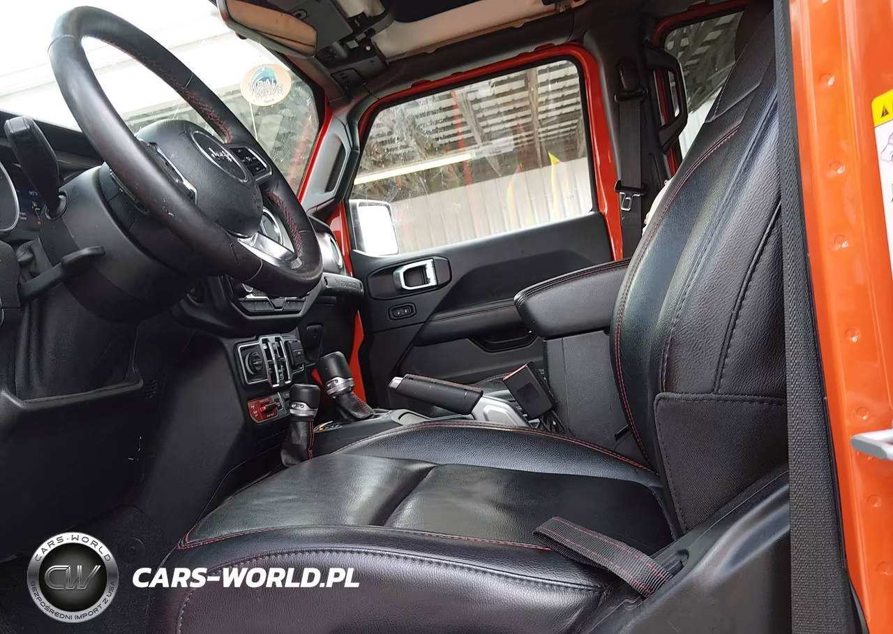 2018 Jeep Wrangler Unlimited Rubicon 4X4 VIN:1C4HJXFN7JW215028 - 5