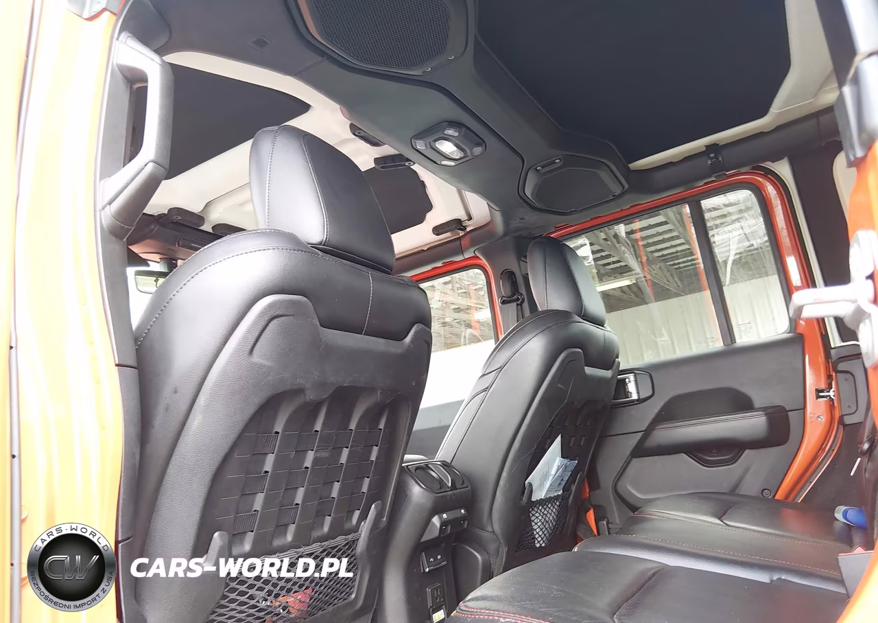 2018 Jeep Wrangler Unlimited Rubicon 4X4 VIN:1C4HJXFN7JW215028 - 8