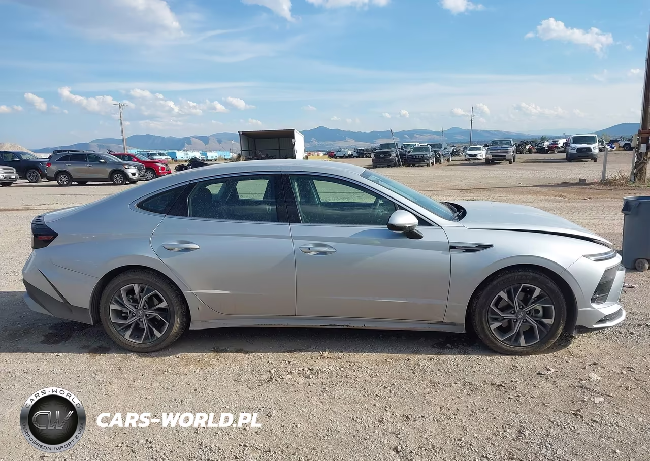 2025 Hyundai Sonata Sel VIN:KMHL64JA3SA489500 - 13
