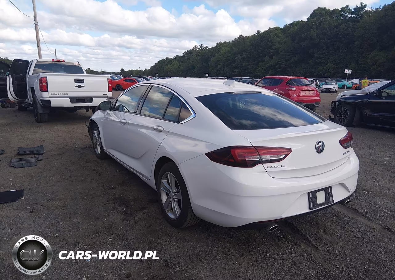 2018 Buick Regal Sportback Preferred VIN:W04GL6SX6J1108938 - 3
