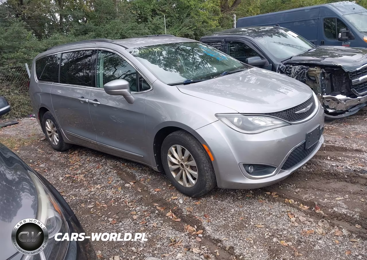2017 Chrysler Pacifica Touring-L VIN:2C4RC1BG4HR687838 - 1