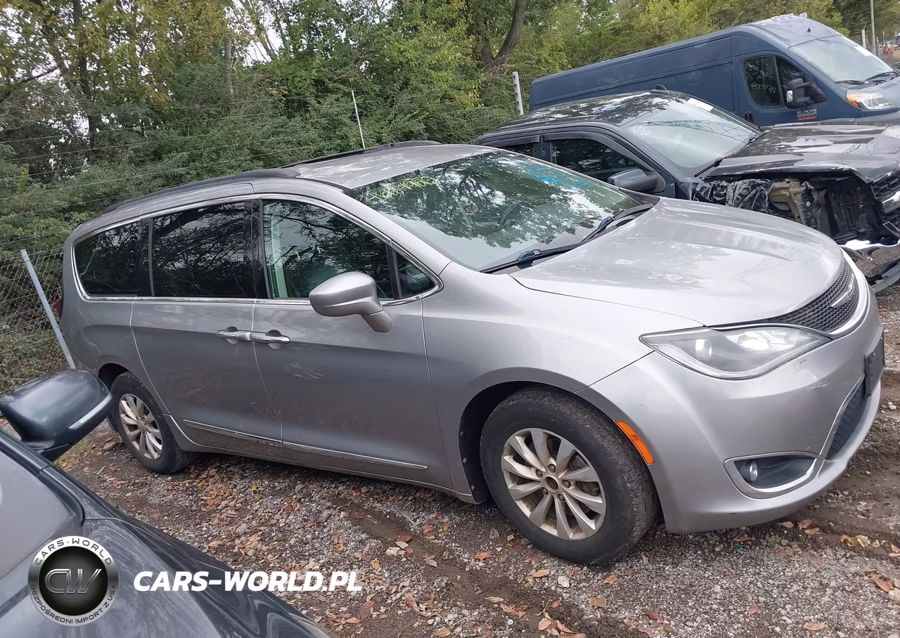 2017 Chrysler Pacifica Touring-L VIN:2C4RC1BG4HR687838 - 13