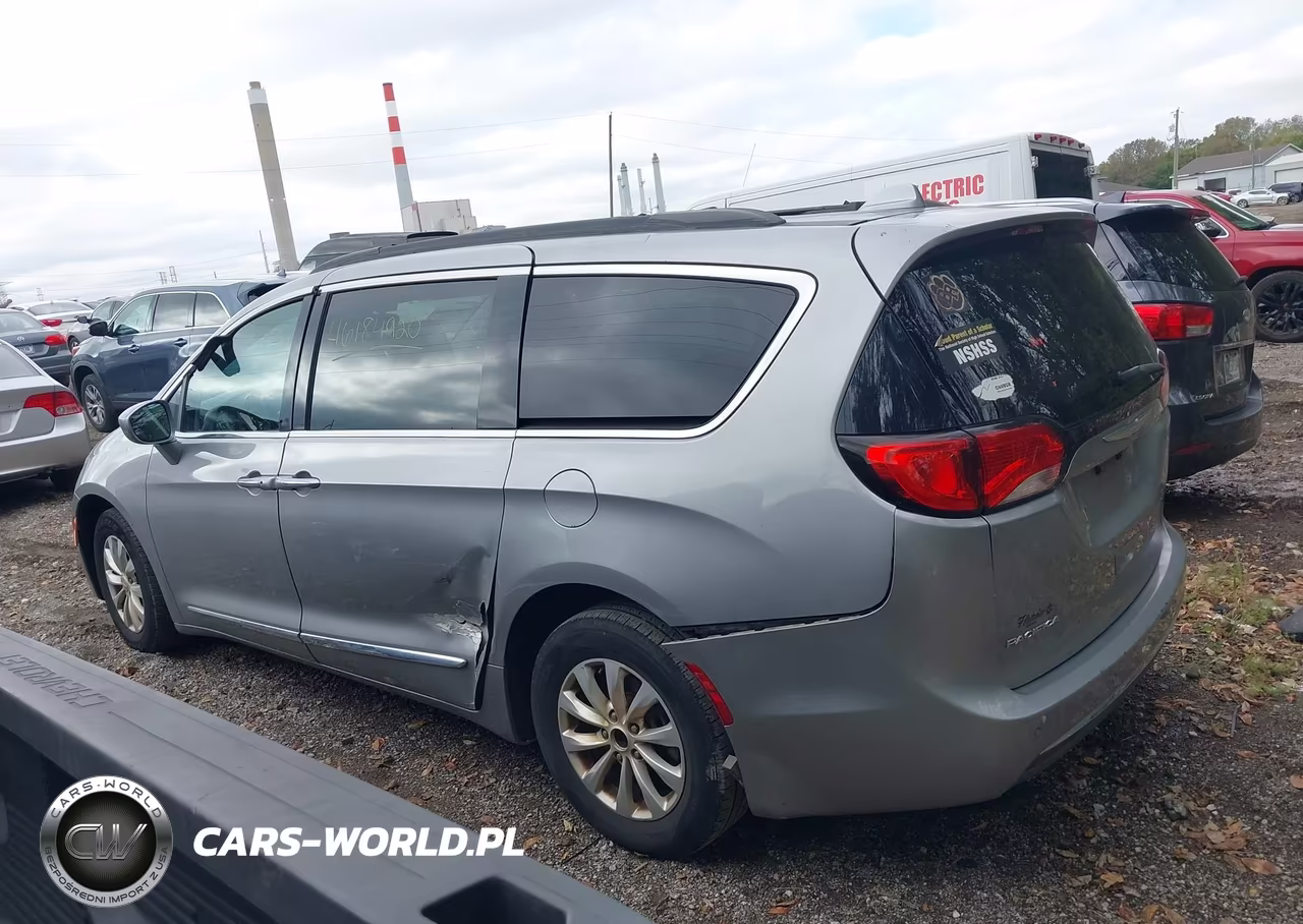 2017 Chrysler Pacifica Touring-L VIN:2C4RC1BG4HR687838 - 14