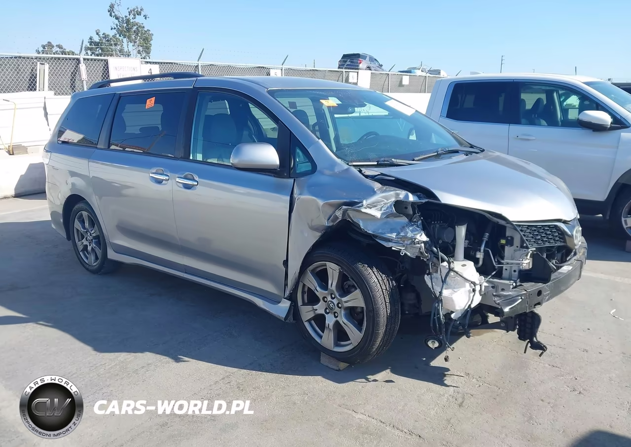 2018 Toyota Sienna Se 8 Passenger