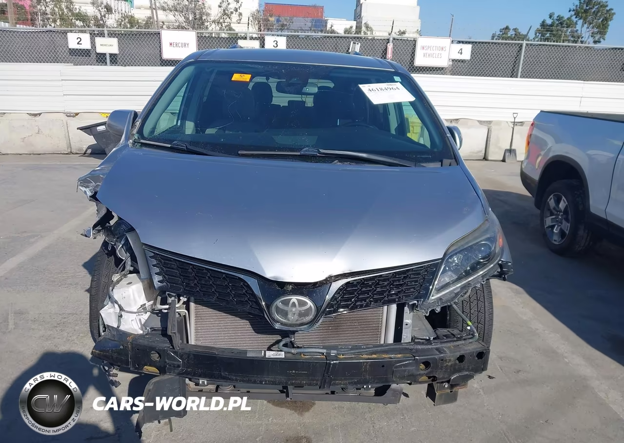 2018 Toyota Sienna Se 8 Passenger VIN:5TDXZ3DC3JS925137 - 12