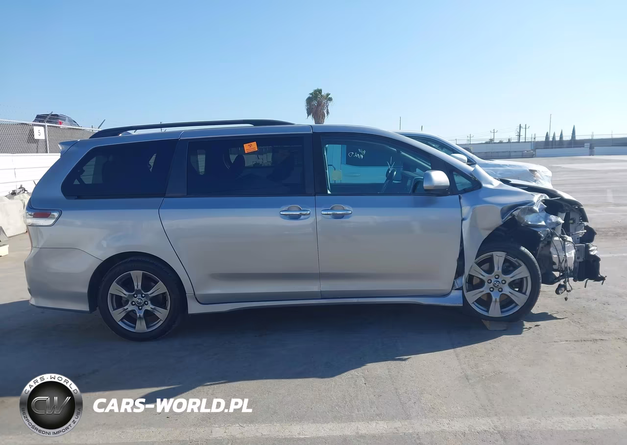 2018 Toyota Sienna Se 8 Passenger VIN:5TDXZ3DC3JS925137 - 13