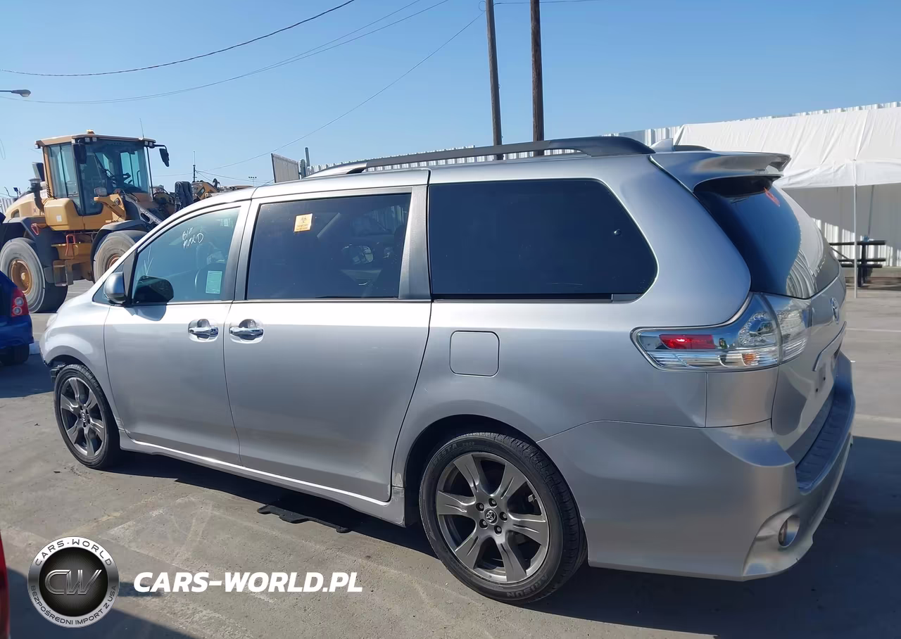 2018 Toyota Sienna Se 8 Passenger VIN:5TDXZ3DC3JS925137 - 14