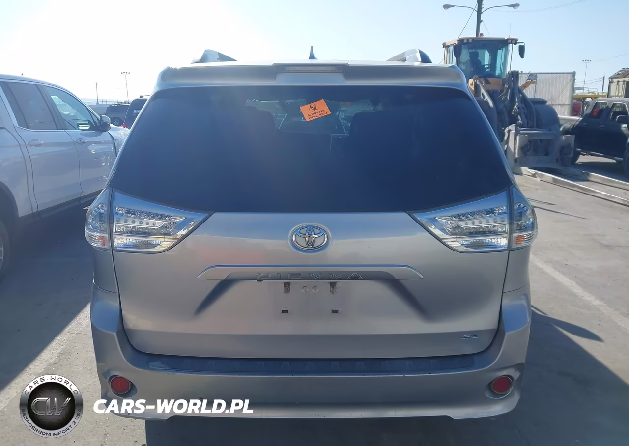 2018 Toyota Sienna Se 8 Passenger VIN:5TDXZ3DC3JS925137 - 16